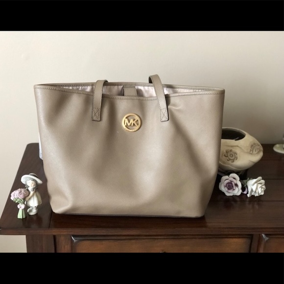 Michael Kors Tote AND Matching Wristlet/Wallet